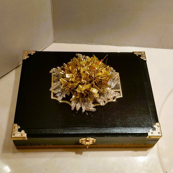 Suenos de Saundra Upcycled Grande Cedar Cigar Box, Jewelry/Storage Box - Picture 9 of 13